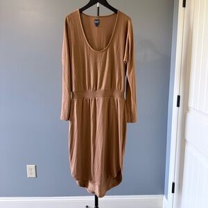 GAP Long-Sleeve Scoop Neck Dress in Camel Brown